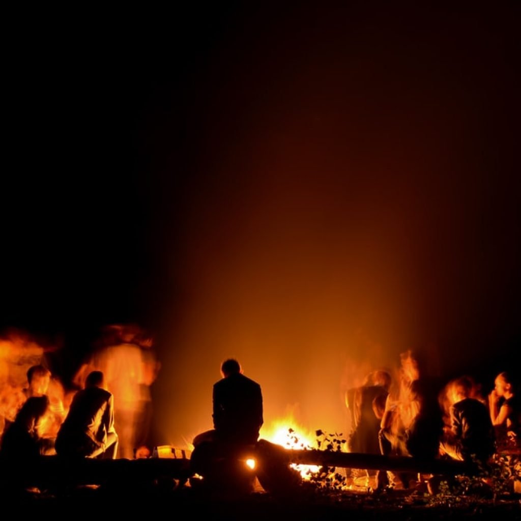 photo-1486679679458-629f321a617c